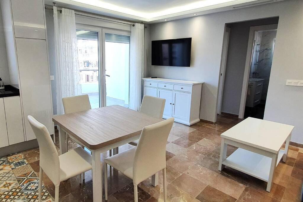 Apartamento Modern Two Bedroom In Centre